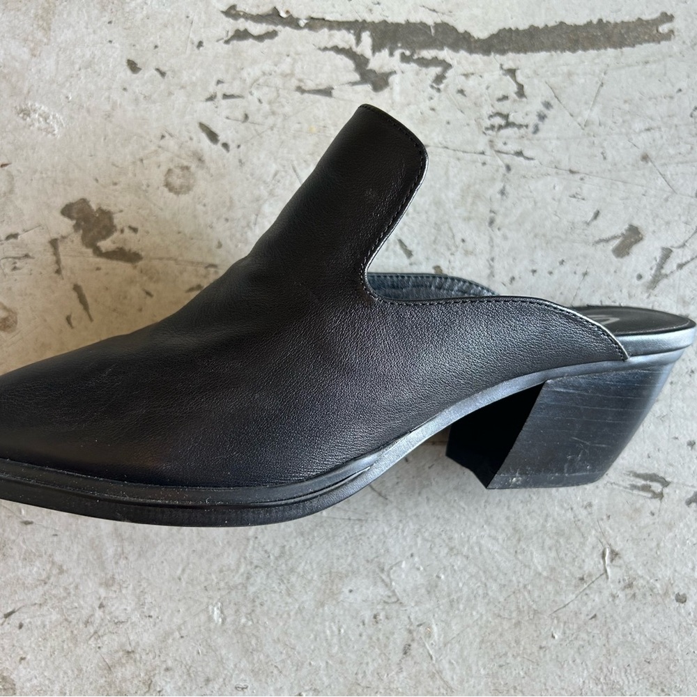 Sbicca Black Leather Women's Mules - Picture 2 of 5